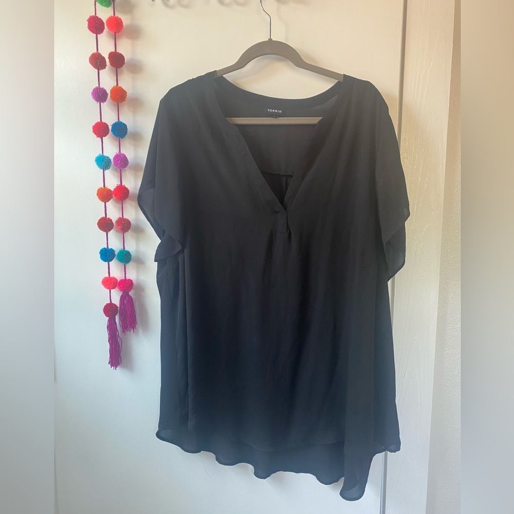 Torrid black high low top with v neckline - 3X